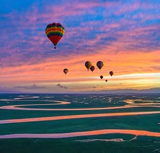 Bayinbuluk Grassland — Nine Curves sunset in Hejing, Xinjiang